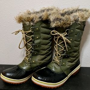 Joan of Arctic waterproof boots size 10